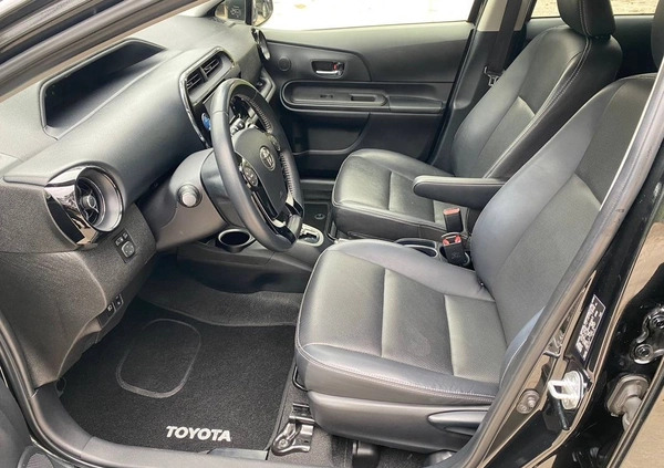 Toyota Prius cena 52999 przebieg: 69000, rok produkcji 2019 z Warszawa małe 562